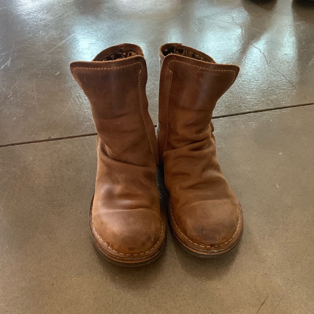 (Fly London) distressed leather boot